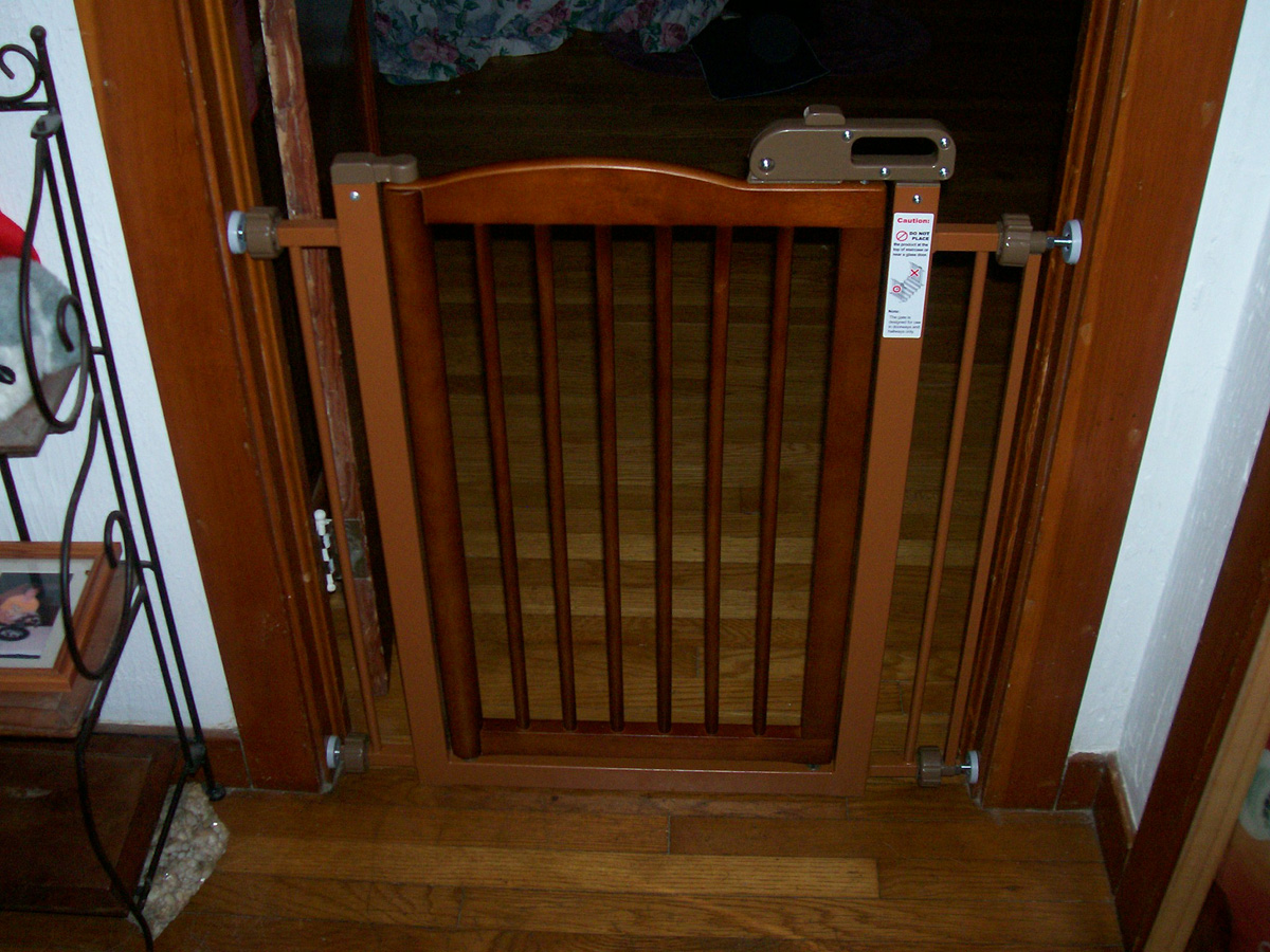 Commercial pet gate